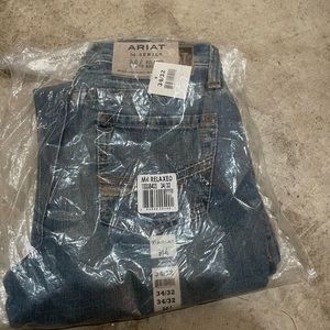 Men’s ariat jeans M4 size 34/32 new with tags.